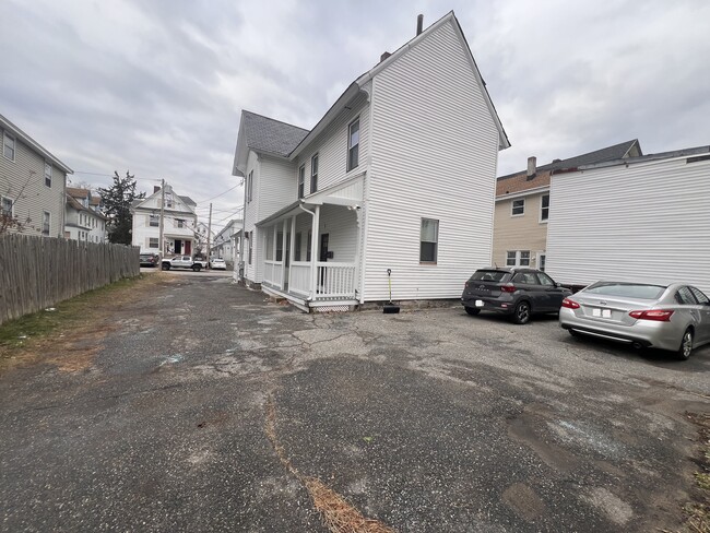Building Photo - Peksola Lowell Unit R4 Rental