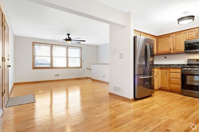 Building Photo - 7411 N Claremont Ave Unit #1R Rental