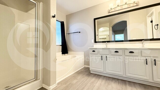 Photo - 3318 E Woodside Way