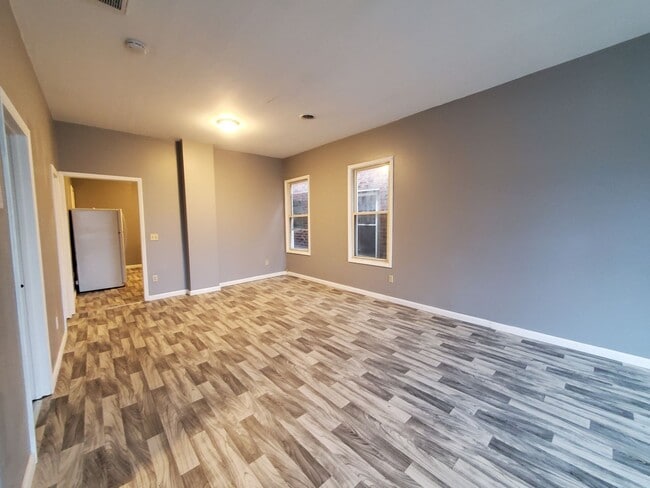 Building Photo - 159 Main St Unit 2