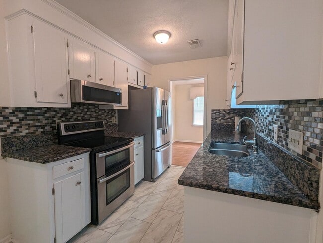 Photo - Ranch Style 3BD/ 2 Bath - Fully Fenced In!
