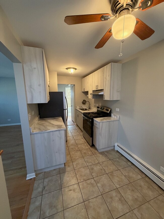 Building Photo - Colonial Gardens Unit 5506-08