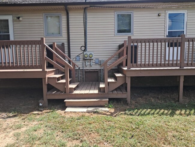 Building Photo - 1706 Ridgewood Dr