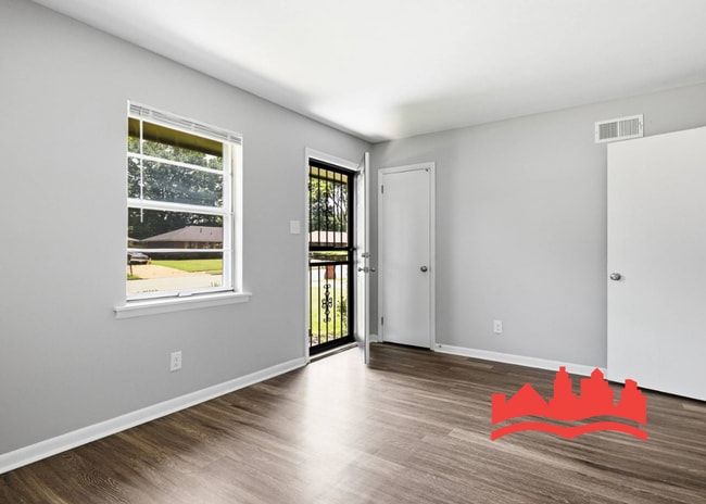 Photo - 852 Parkrose Rd