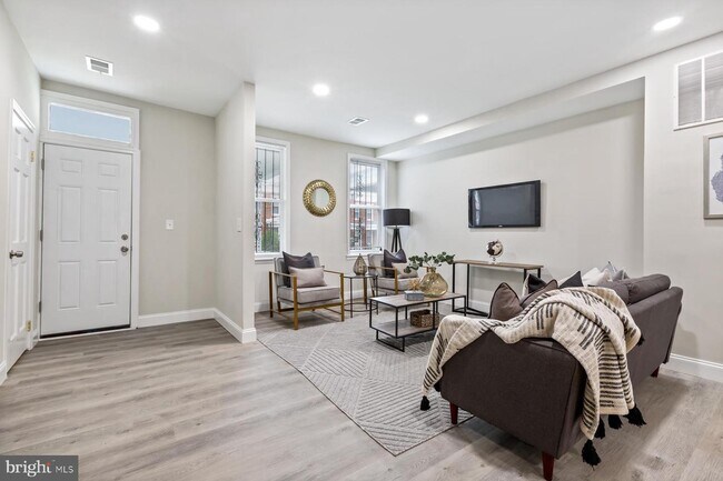 Photo - 720 Edgewood St