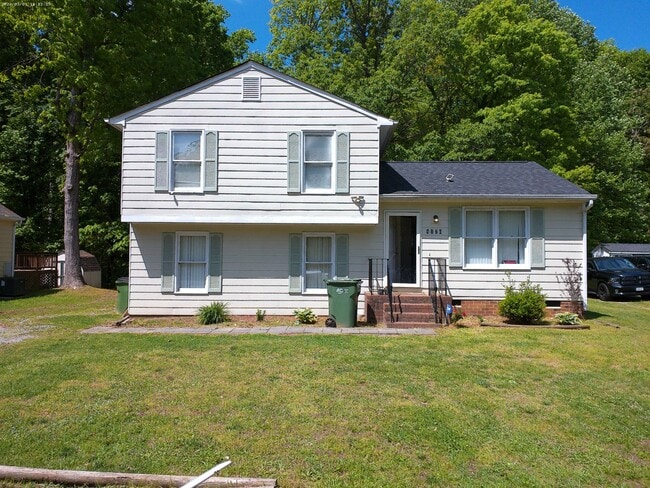 Building Photo - Awesome 4 bedroom tri level