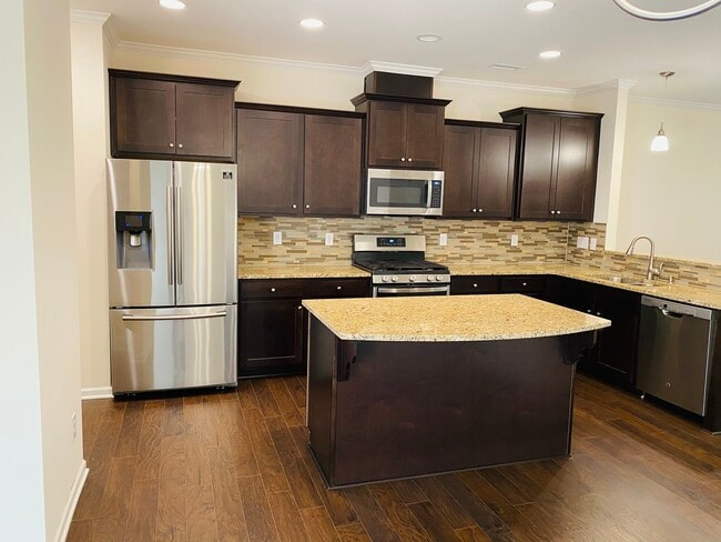 Kitchen - 1005 Myers Point Dr Townhome