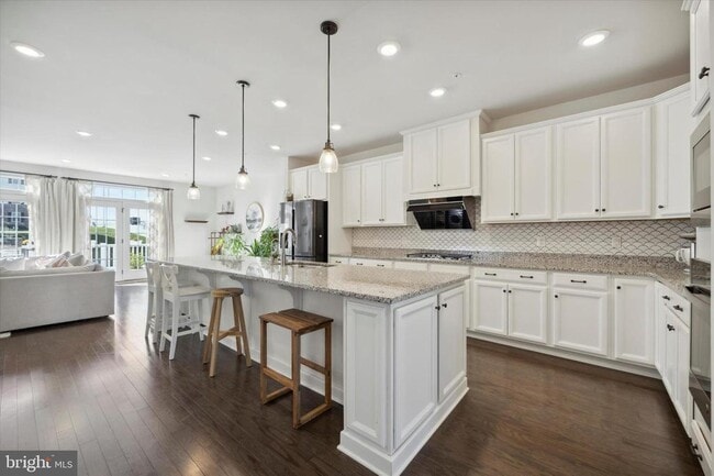 Photo - 831 Stonecliffe Rd