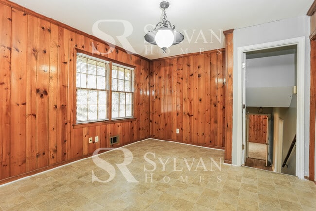 Photo - Lease today! No extra charge for contentme...
