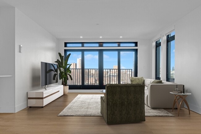 Photo - 1948 Washington St Condo Unit 5D