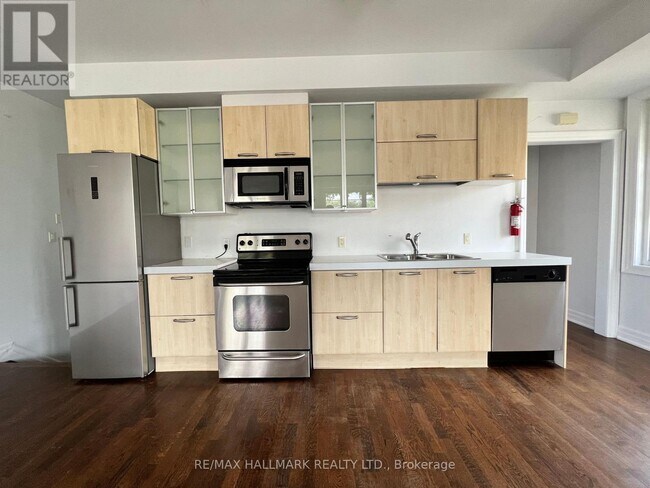 Photo - 215 Heward Ave