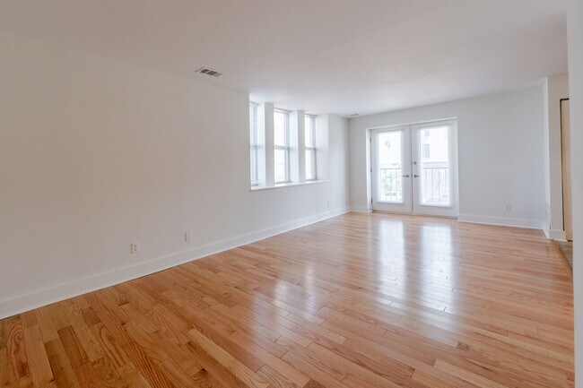 5630 Pershing Ave Unit 20