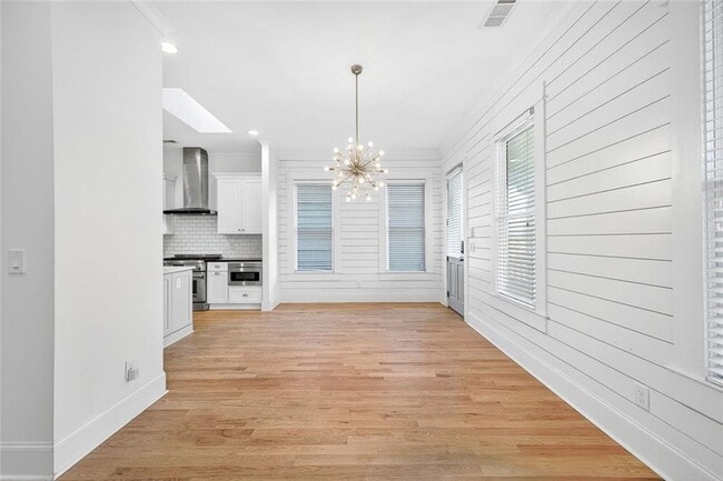 Photo - 523 Irwin St NE