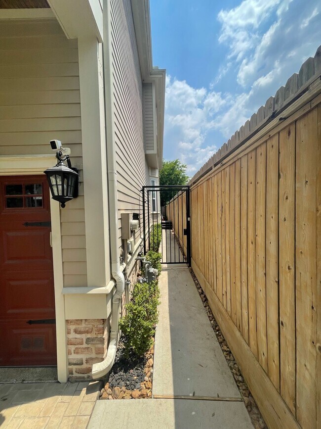 5523 Kansas St