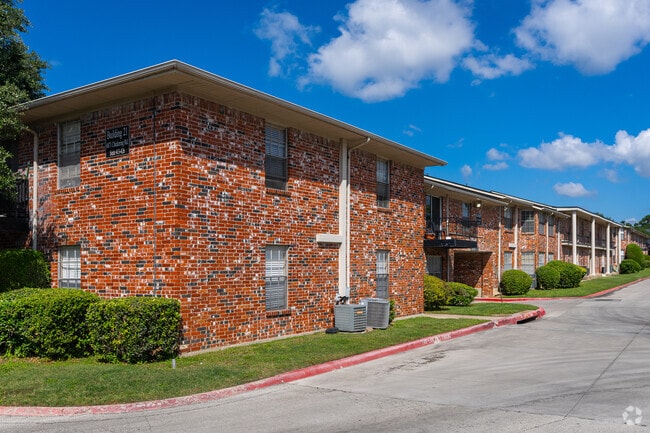 Las fincas en Ridglea Hills - The Estates at Ridglea Hills