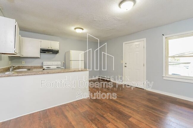 Building Photo - 963 Redwood Dr Unit 4 Rental