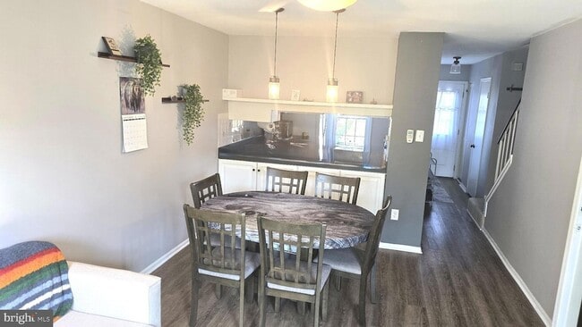 Photo - 6628 Ducketts Ln