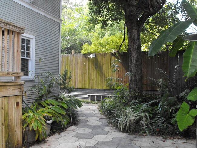 Photo - 756 Stockton St