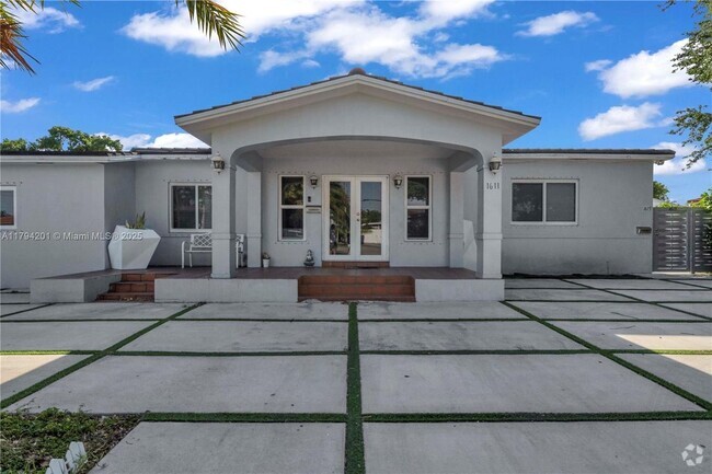 Building Photo - 1615 NW 32nd Ave Rental