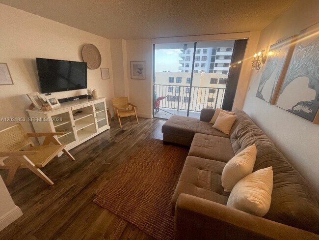 Photo - 2625 Collins Ave Unit 502