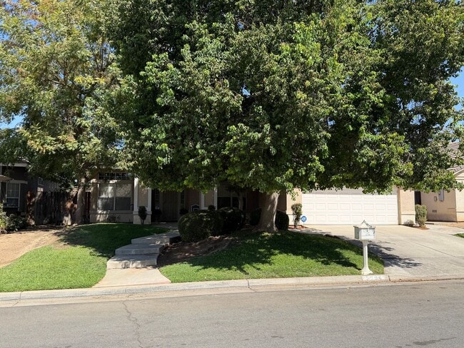 5594 W Bluff Ave