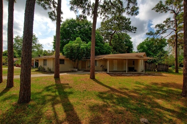 Building Photo - 3/2 on Corner lot in Altamonte Springs Available Now!