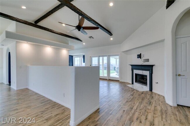 Photo - LUXURIOUS SINGLE STORY IN GATED COMMUNITY ...