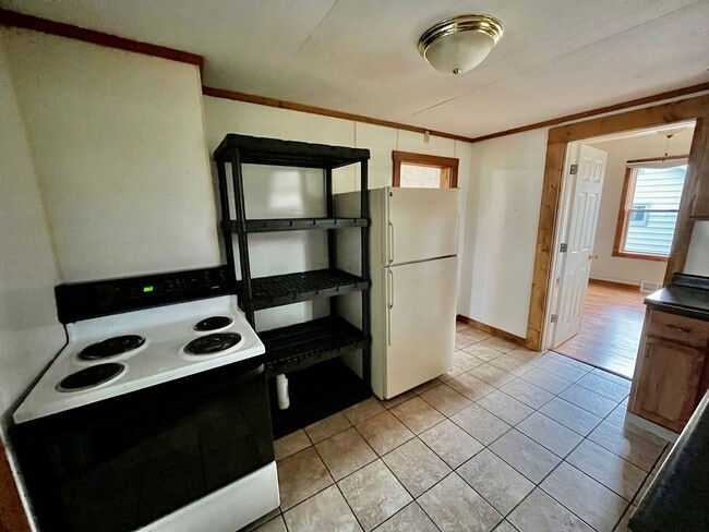 Building Photo - 1419 Upland Ave Unit Lower(A) Rental