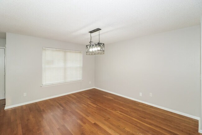 7427 Fox Creek Dr