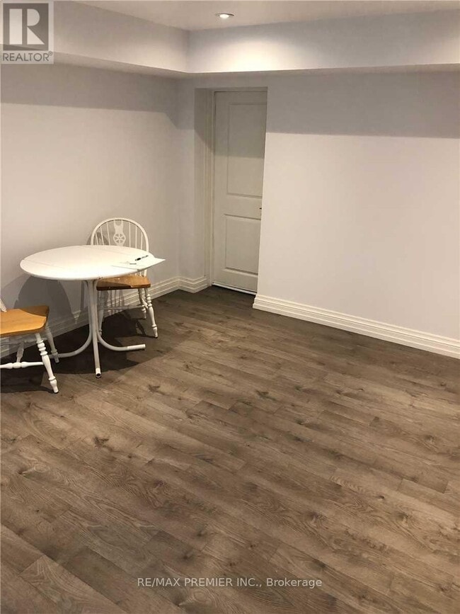 Photo - 44 Peacham Crescent