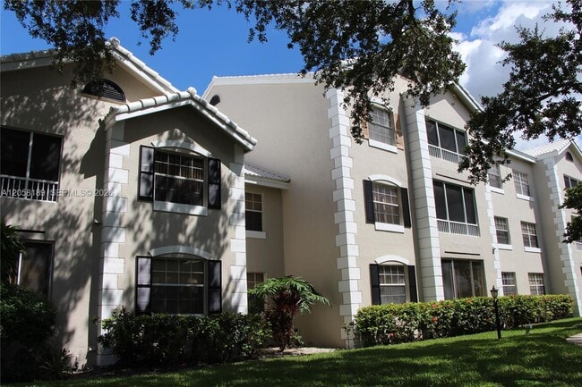 Building Photo - 2803 N Oakland Forest Dr Unit 108