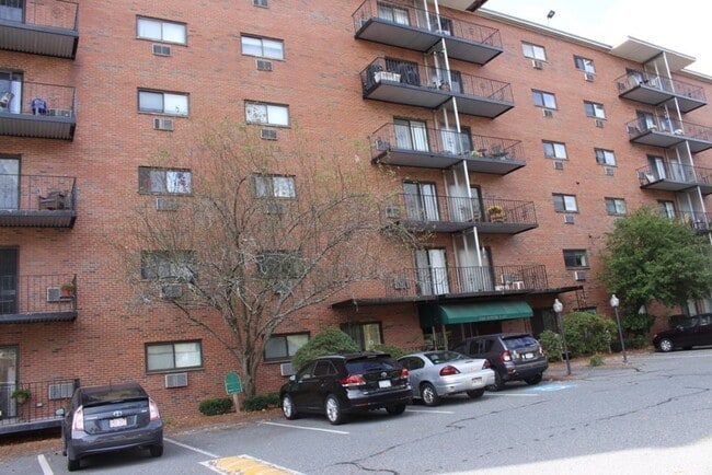 Building Photo - 1321 Worcester Rd Unit 612