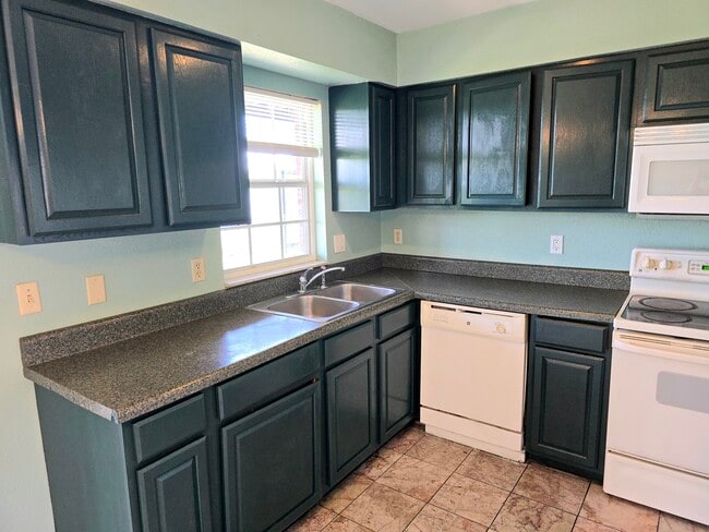 Photo - 1920 E Edgewood Dr Unit J5