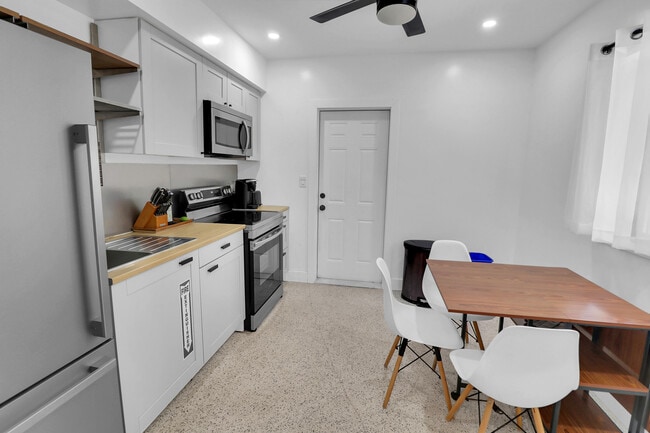 Photo - 210 SW 11th St Unit 1