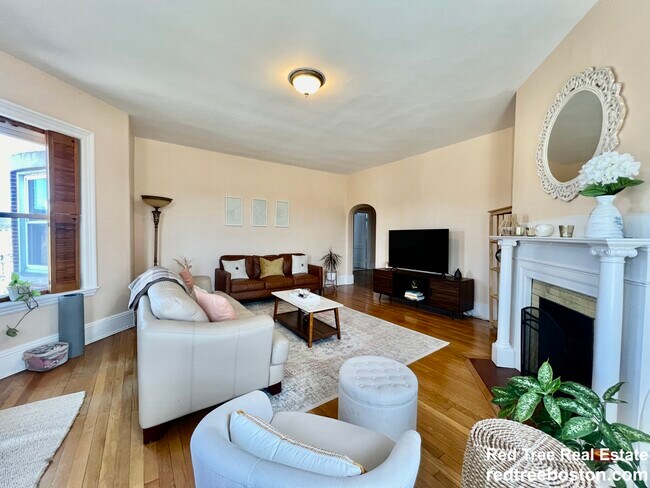 Photo - 369 Tappan St