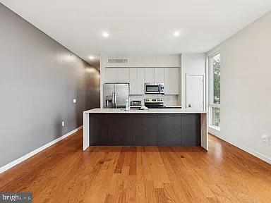 Building Photo - 820 E Thompson St Unit E