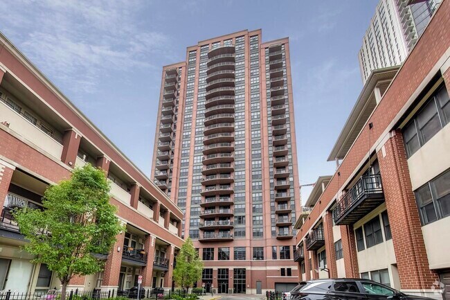 Building Photo - 330 N Jefferson St Unit 701 Rental