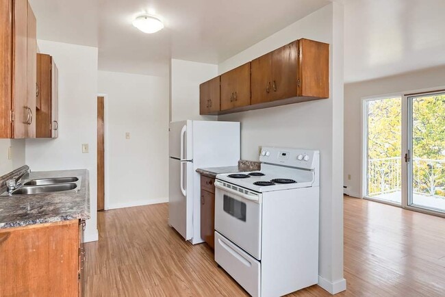 Photo - Belfast Manor