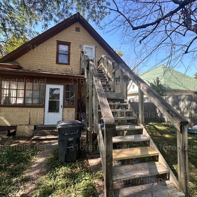 Building Photo - COMING SOON (not available for showings yet) Unit C