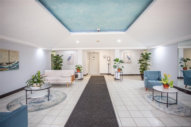 855 E Broadway Unit LC