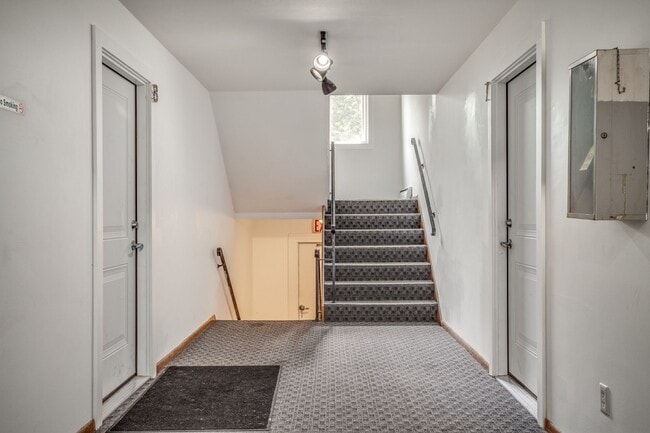 Photo - 732 Polk St NE