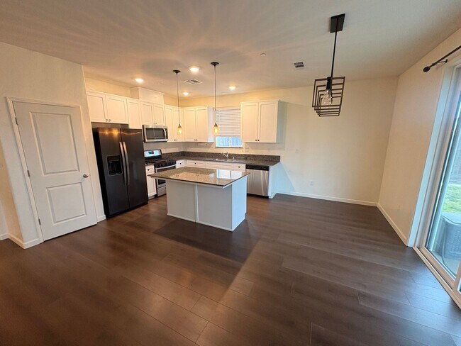 Photo - Lovely 3 bedroom home for rent in Hanford CA