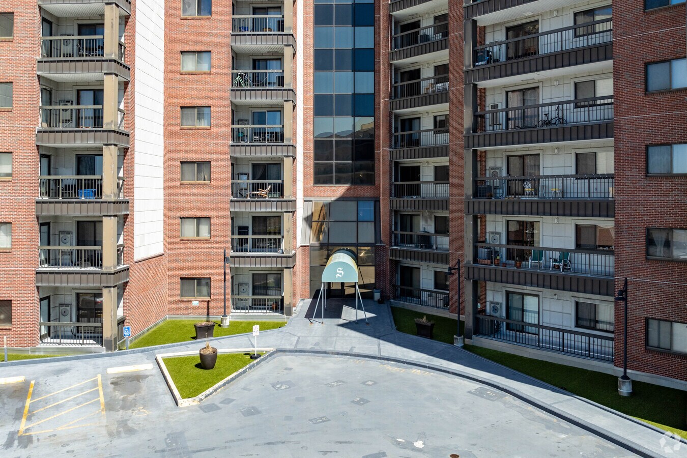 90 Quincy Shore Drive se encuentra en el submercado Marina Bay en Quincy. - Seawinds Condomimiuns