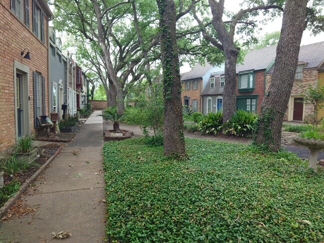 Photo - 5215 Arboles Dr Unit b