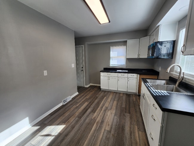 Photo - 2049 34th St