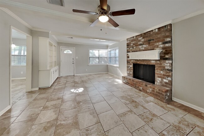 Photo - 14922 Spring Lake Dr