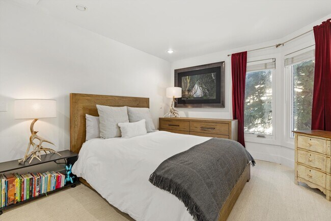 Photo - 117 W Hyman Ave