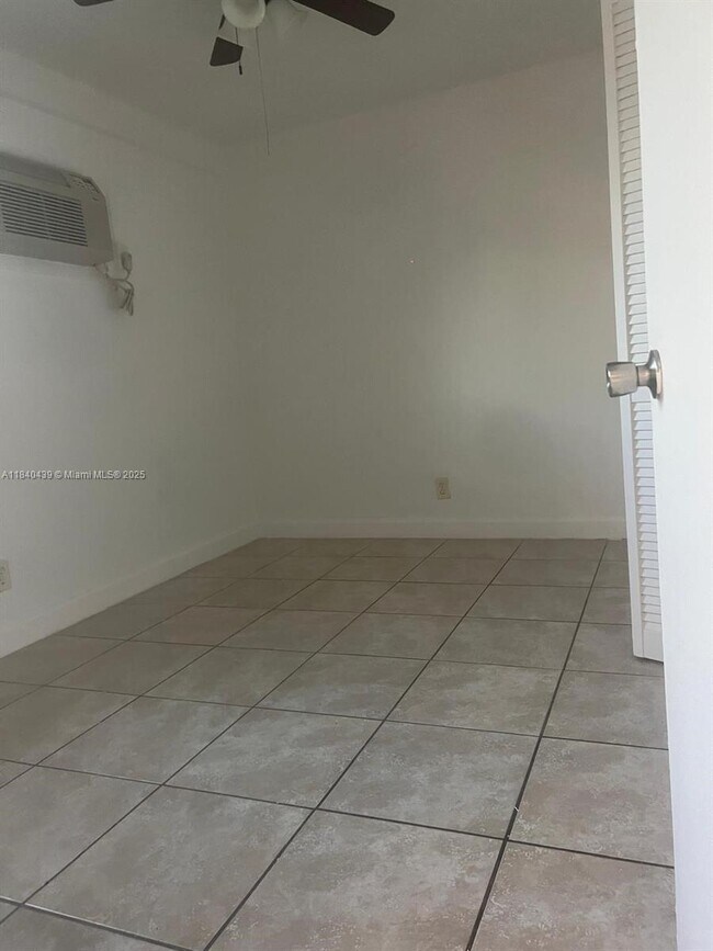 Photo - 1124 NW 2nd St Unit 2