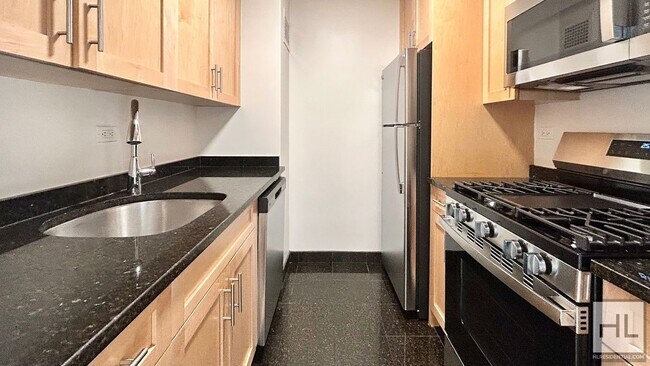 EAST 49 STREET - EAST 49 STREET Apartment Unit 3D