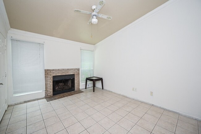 Photo - 3900 Woodchase Dr Unit 86